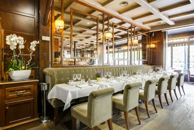 Le Village à Neuilly