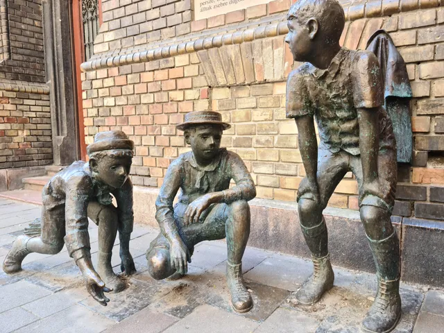 Sculpture of the Boys of the Pál Street