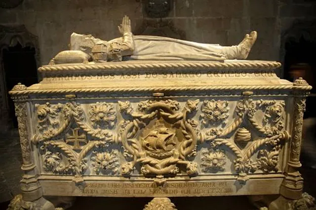 Túmulos de Luís de Camões e Vasco da Gama