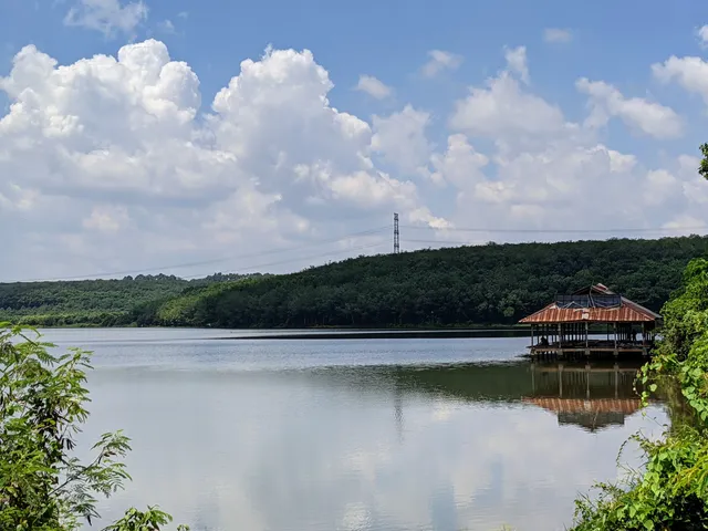 Suoi Lam Lake