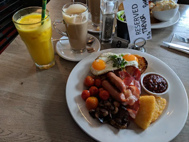 Cuccina Cafe Restaurant