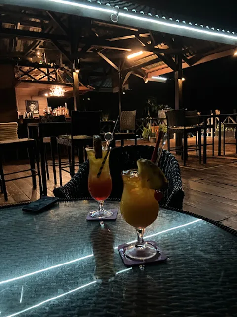 Calypso Floating Bar