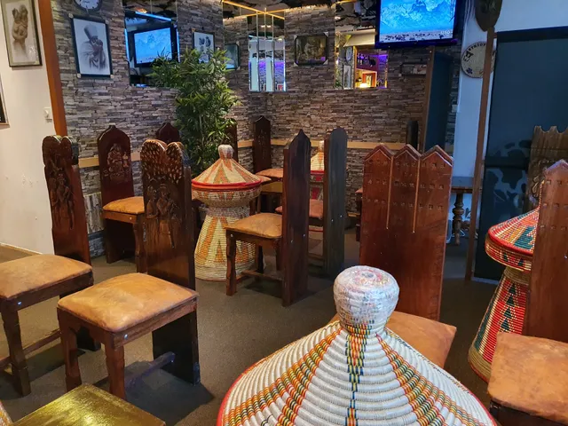 Lucy Restaurant and kafe