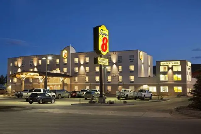Super 8 by Wyndham Lloydminster