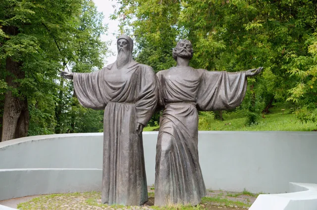 Pamyatnik Osnovatelyam Cherepovtsa Feodosiyu I Afanasiyu