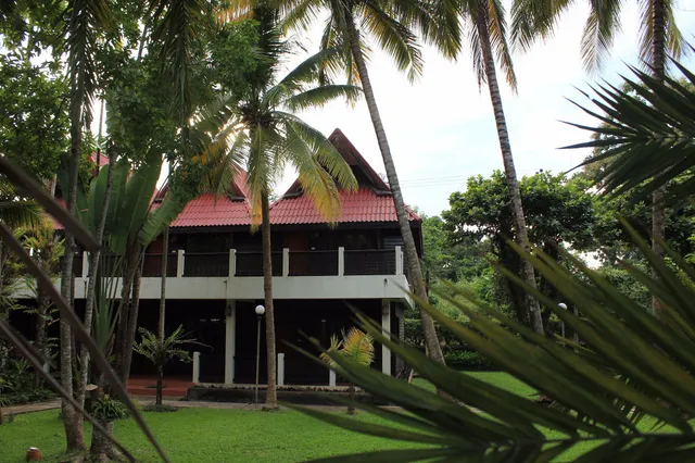 Golden Pai & Suite Resort