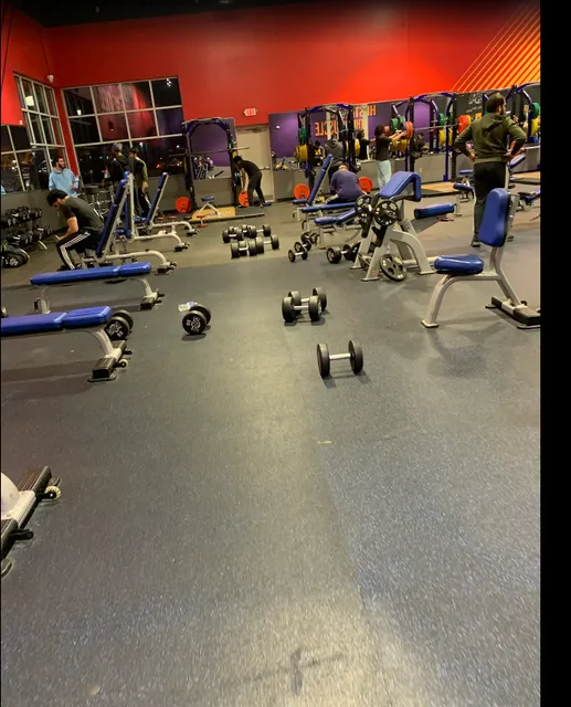 Crunch Fitness - Dearborn