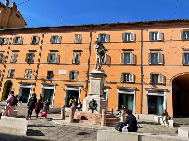 Statua di Luigi Galvani