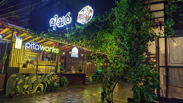 Big Fat Momo Kacheripady