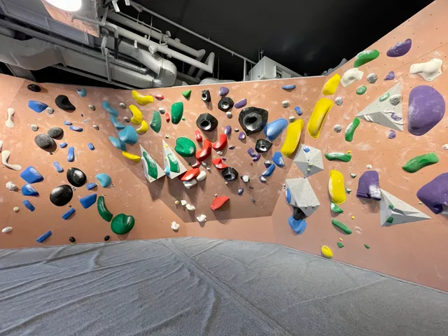 Boulder Planet Tai Seng