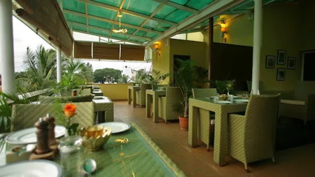 Nandinee Woodlands, Nasiklub