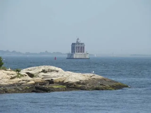 Cross Sound Lighthouse Cruises