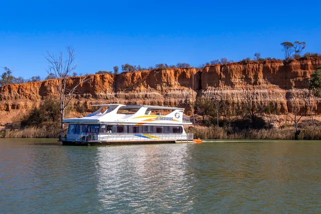 All Seasons Houseboats