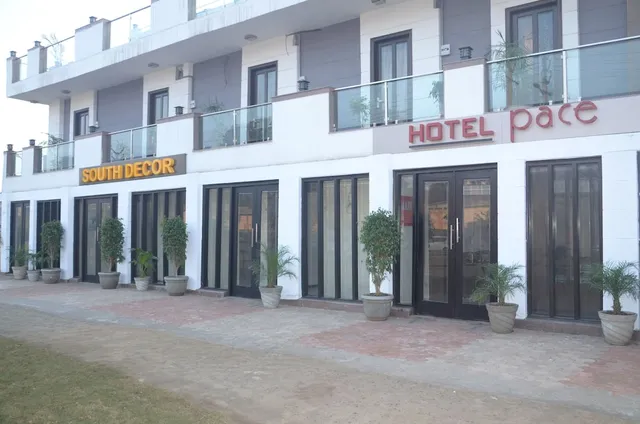 OYO 24638 Hotel Pace