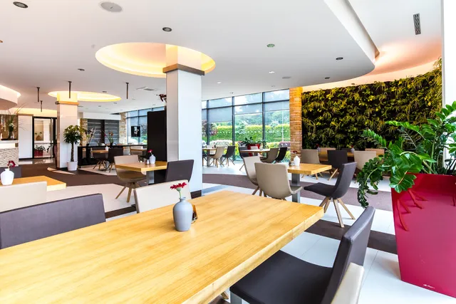 Pierre hotel & Restaurant