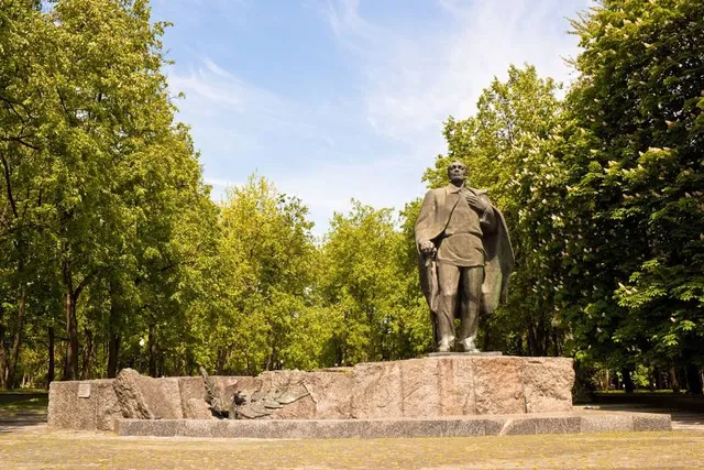Yanka Kupala monument