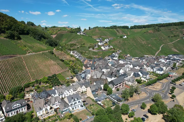 Moselschifffahrt Anlegestelle Rachtig