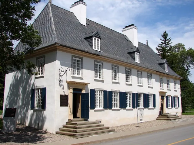 Mauvide-Genest Manor