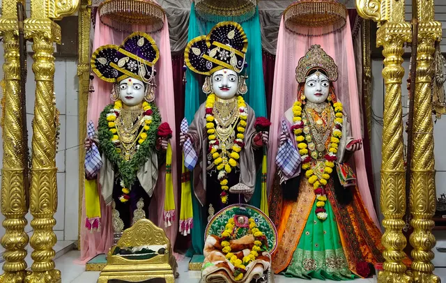 Shree Swaminarayan Temple Acharya Shri Kunjvihari Prasadji Maharaj Sthapit
