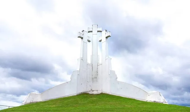 Three Crosses Monument