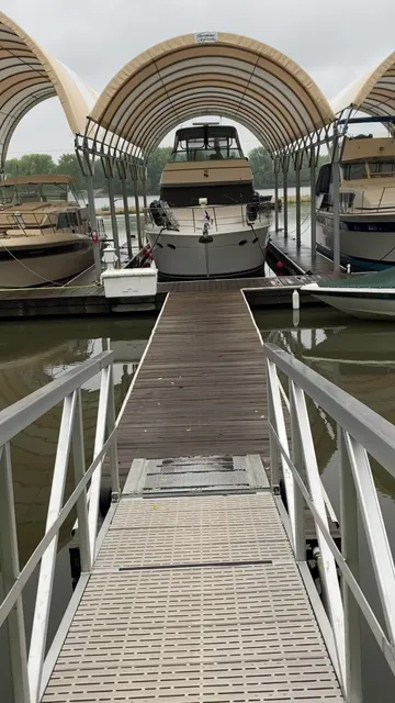 Captain's Bay Marina