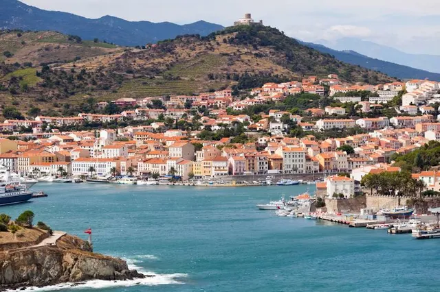 Feu métallique du môle