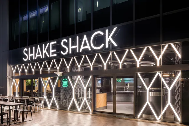 SHAKE SHACK Shinjuku Southern Terrace