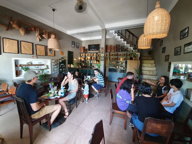 Tree Hugger Café & Crafts