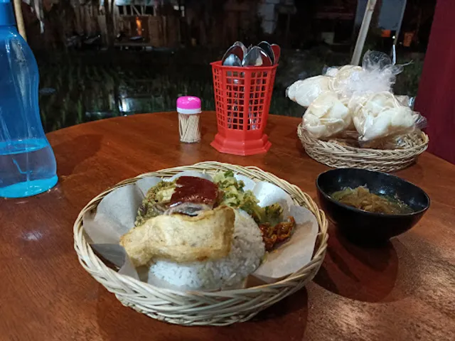 Warung Lesehan Babi Guling Bukit Jati