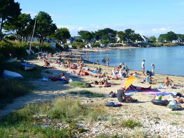 Petite Plage De Kervoyal