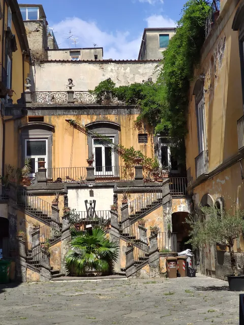 Via S. Gregorio Armeno