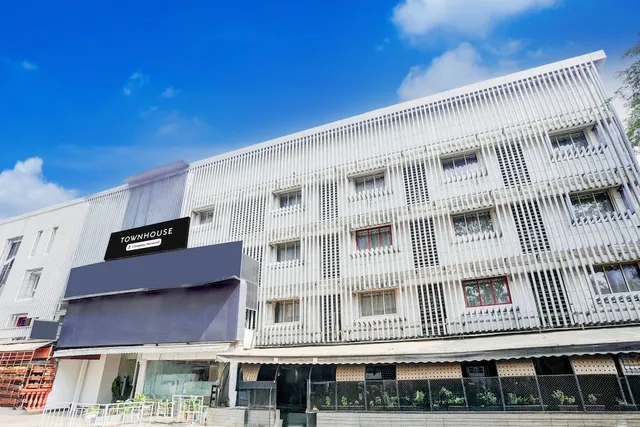 Townhouse Khar The Habitat