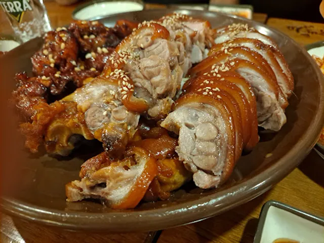 가장맛있는족발 장한평역점