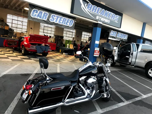 Breakers Stereo and Performance