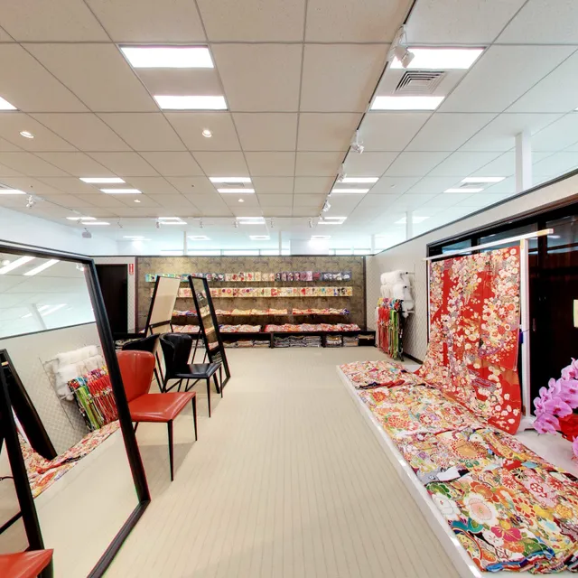 Ichikura and Ondine in ABENO HARUKAS