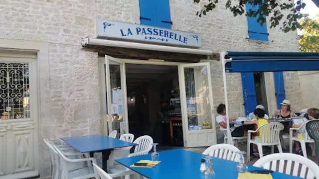 Restaurant La Passerelle à coulon, Spécialités locales et créations originales