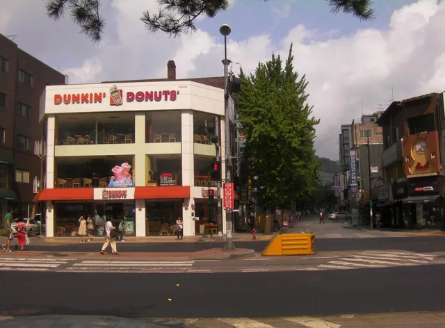 Windroad & Flower Sharehouse (guesthouse, budget hotel and backpackers hostel)