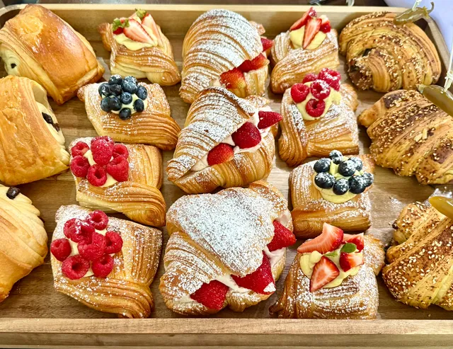 Paris Croisserie Bakery And Cafe