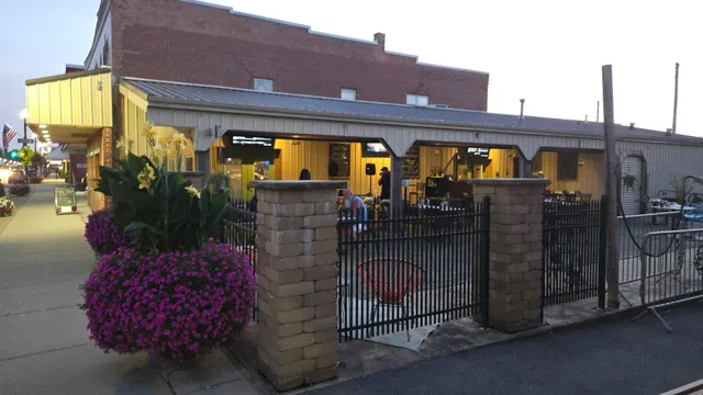 Kira’s Flipside Grill