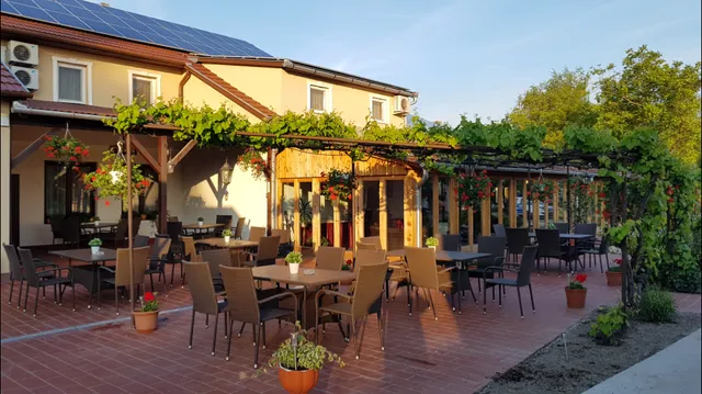 Forró Fogadó - Rooms & Events