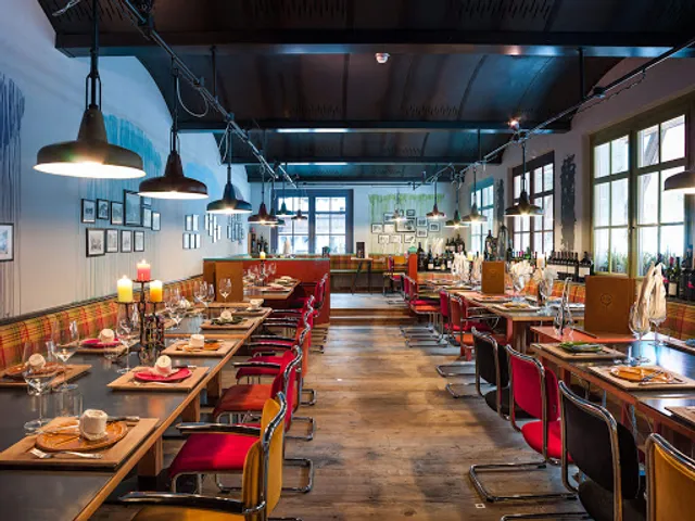 Raffl's Sticky Fingers