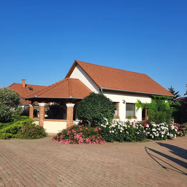 FOGADÓ A SUTTOGÓHOZ