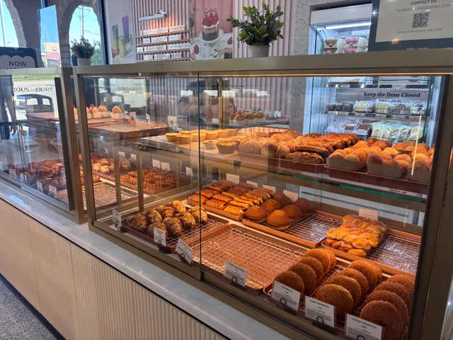 Tous les Jours Bakery Cafe