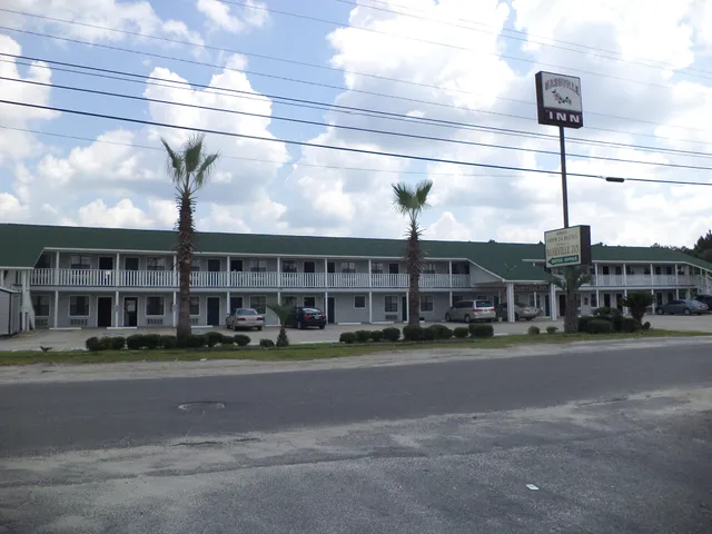 Nashville Inn & Suites