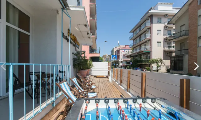 Sunflower Beach Backpacker Hostels & Bar