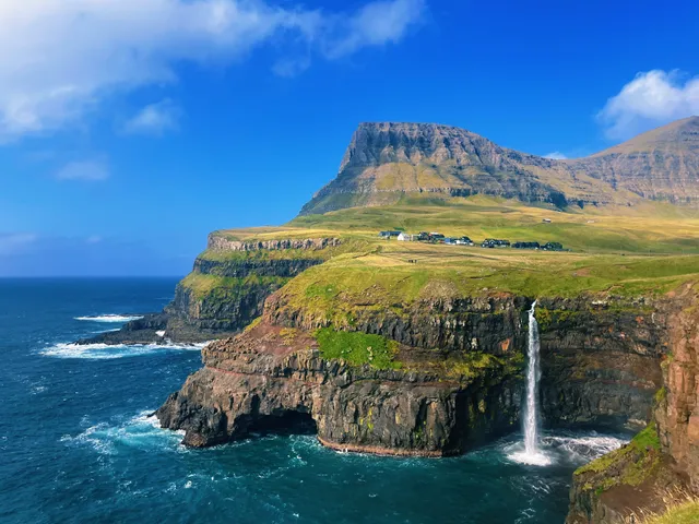 View on Múlafossur and Gásadalur village