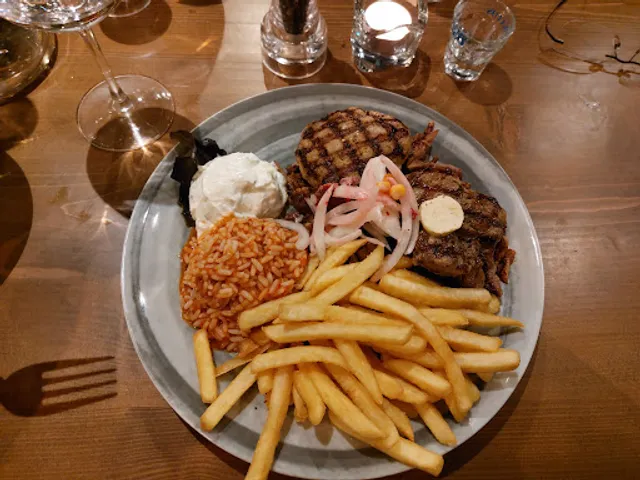 Restaurant Olympia Zetel - Griechische Spezialitäten