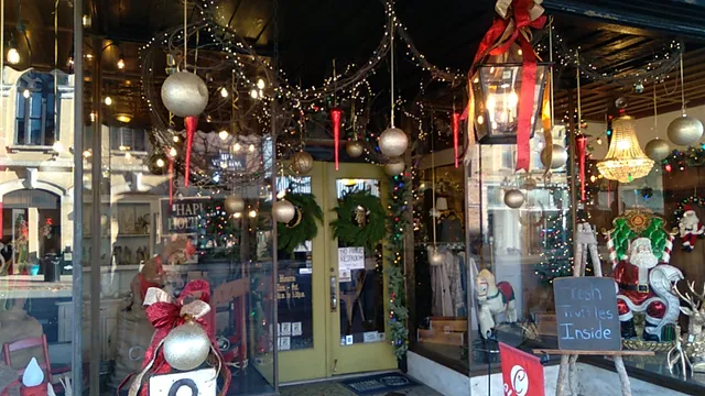 Victoria-Cole Gifts & Collectibles