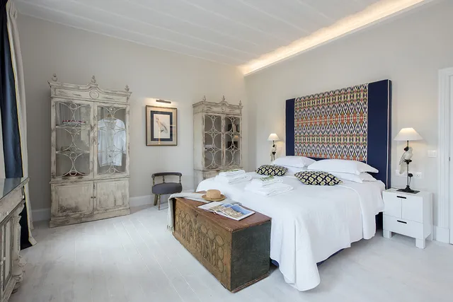 Liston Suites (Lear - Merchant - Collas) by TownHouseCo