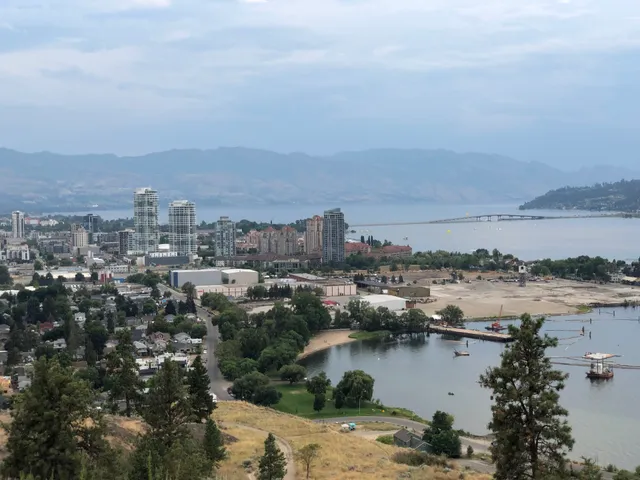 Knox Mountain Off Leash Dog Park